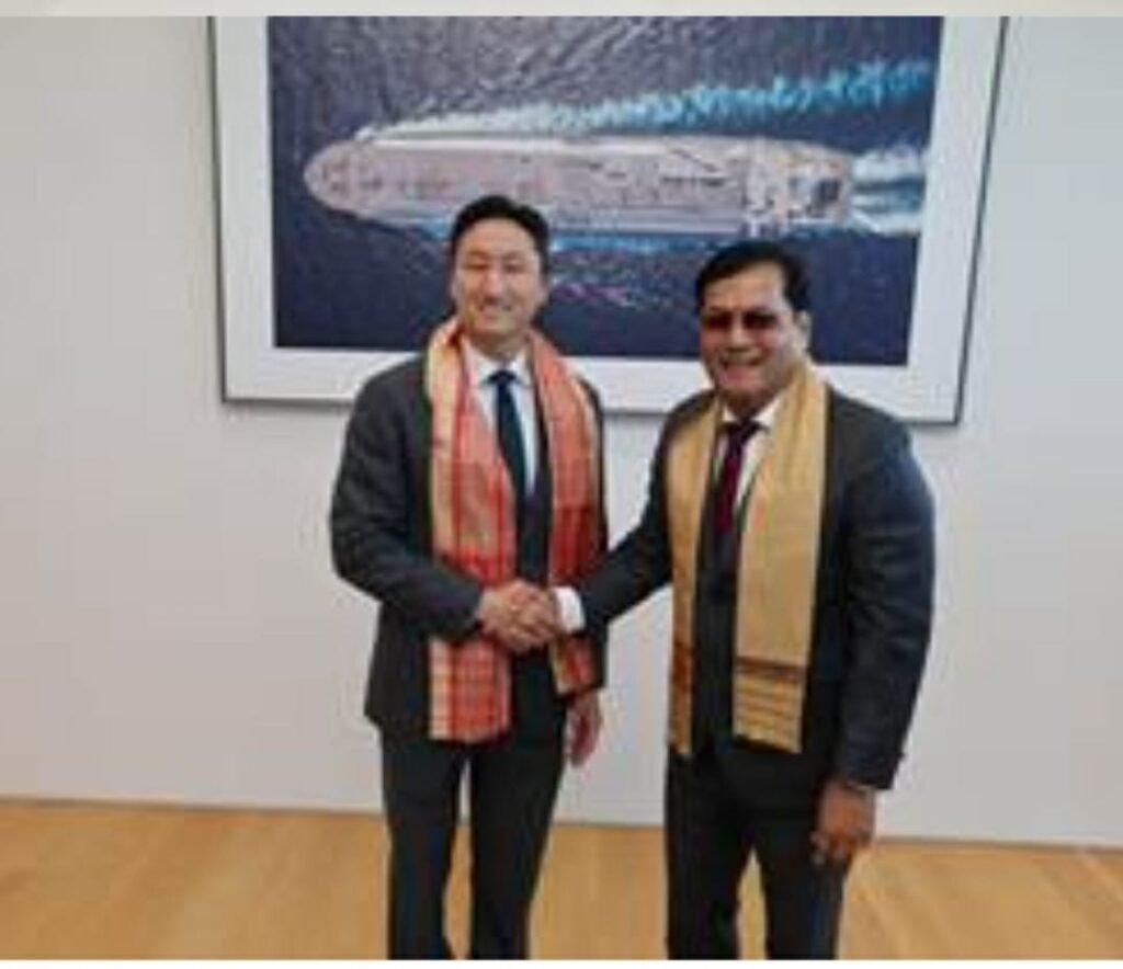Union Minister Sonowal meets HD Hyundai Chairman in Seoul